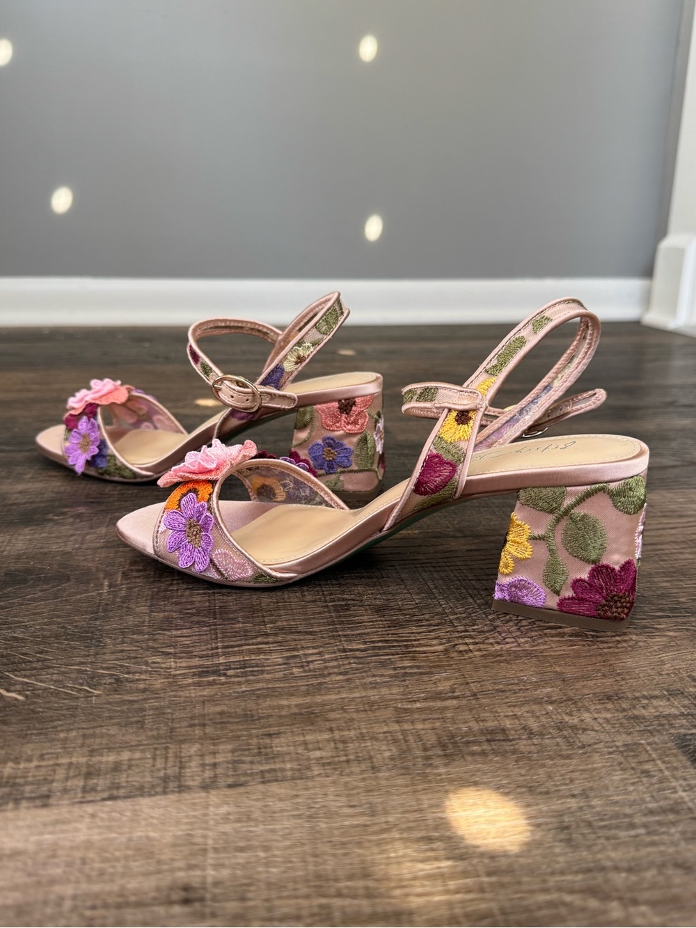 Betsey Johnson Women's Blare Floral Applique Block Heel Sandals - Picture 4 of 9